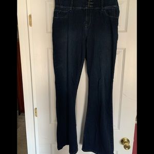 Laurie Felt silky curve bootcut jeans sz LT nwot